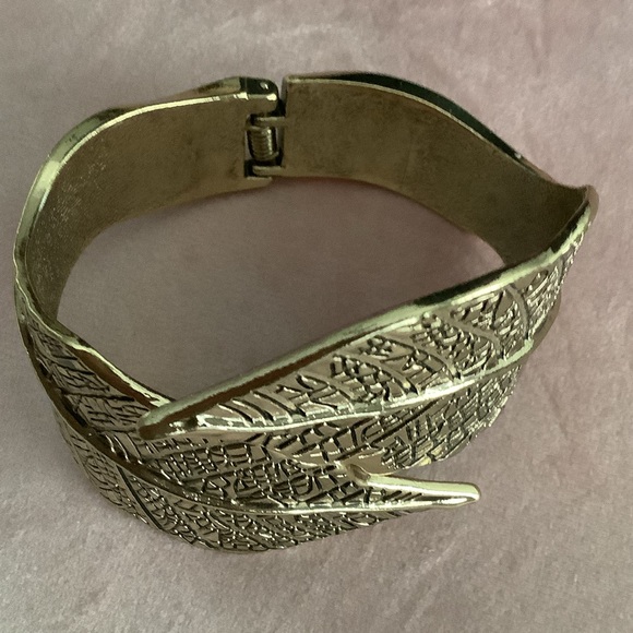 Elegant Gold-Tone Cuff Bracelet - Picture 3 of 4